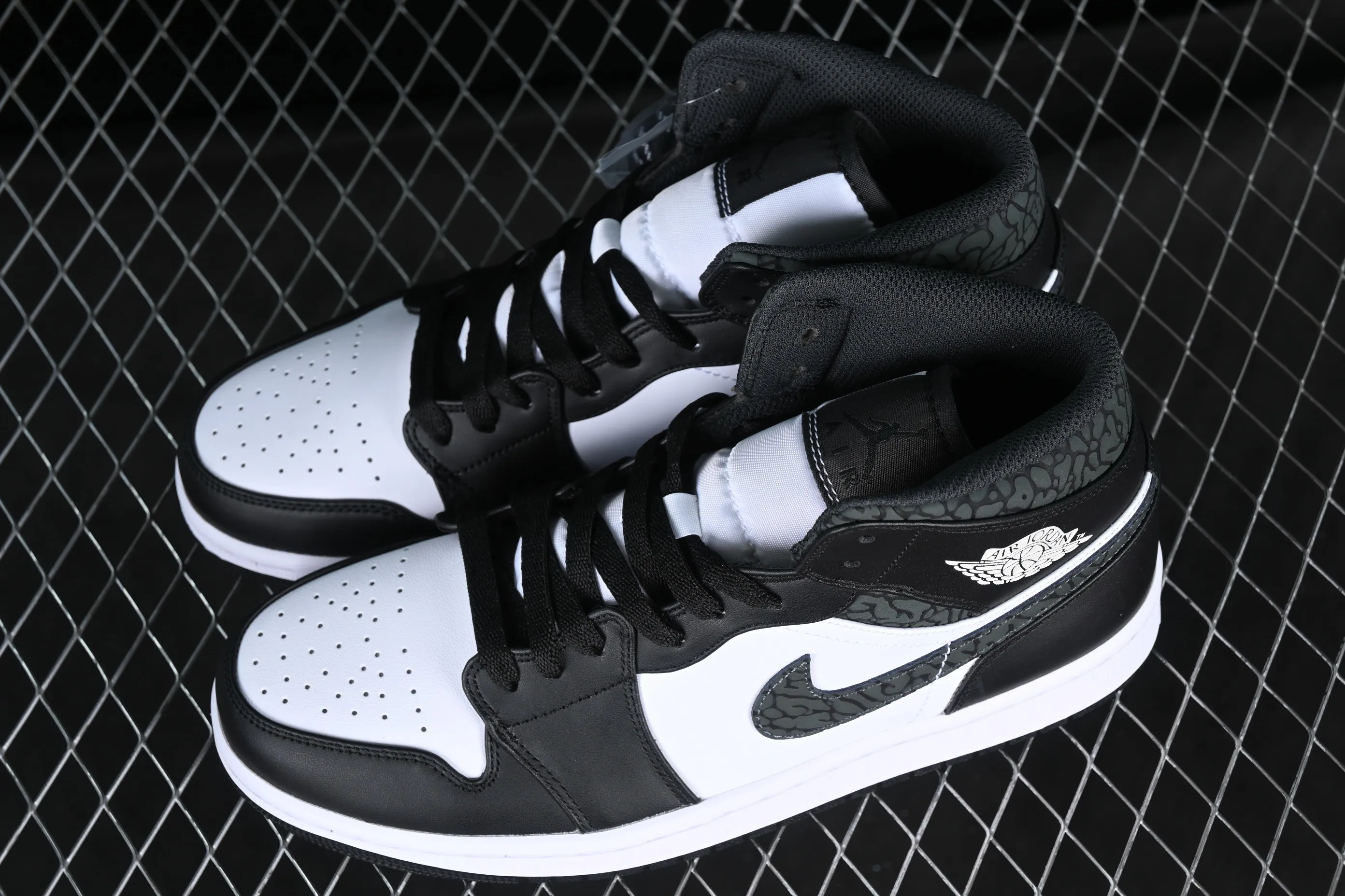 All categories Air Jordan Jordan series basketball shoes Air Jordan 1 Mid Air Jordan 1 Mid AJ1 Joe 1 all black burst pattern mid-top cultural casual sneakers FB9911-001